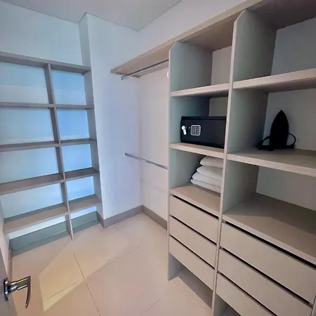 Beachfront 21 Apartment